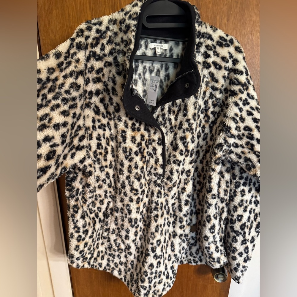New with tags ladies size XXL Maurices animal print fuzzy pullover
